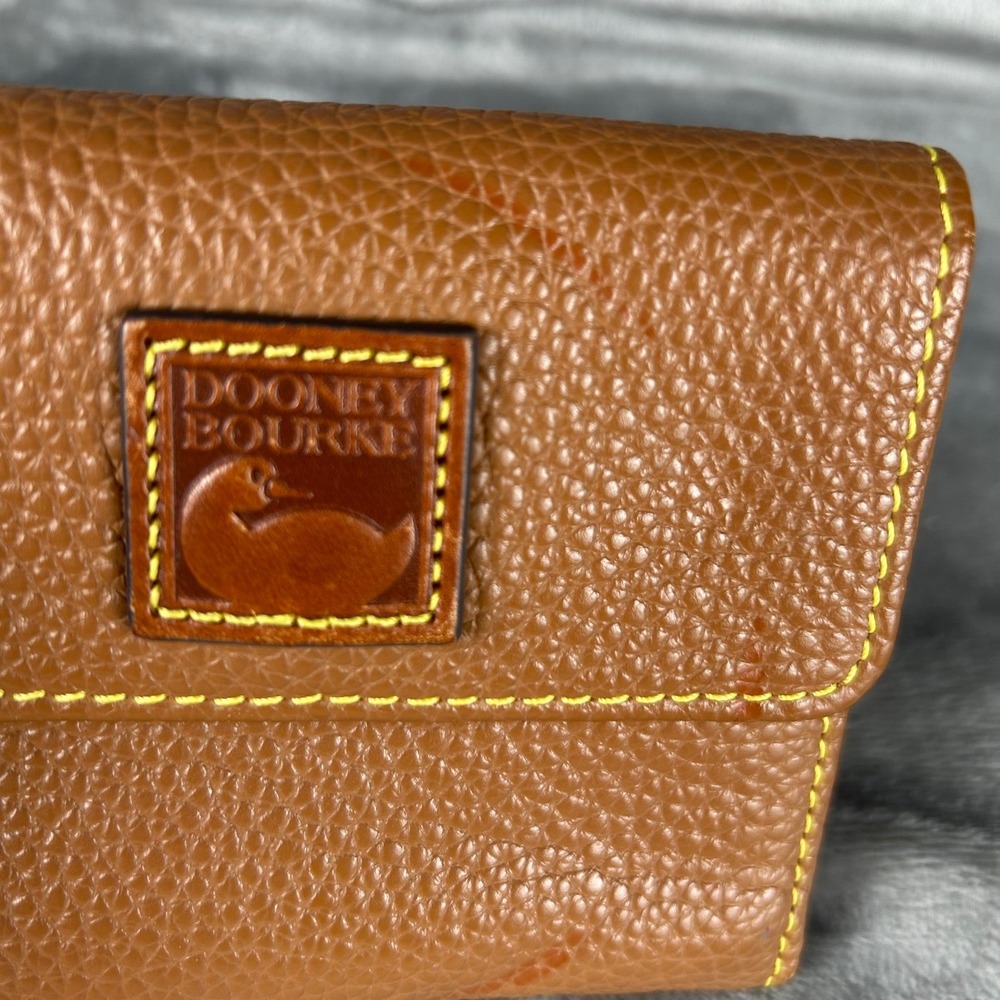 Dooney & Bourke Tan Pebbled Leather Trifold Wallet Yellow Stitching Duck Logo - Picture 5 of 9
